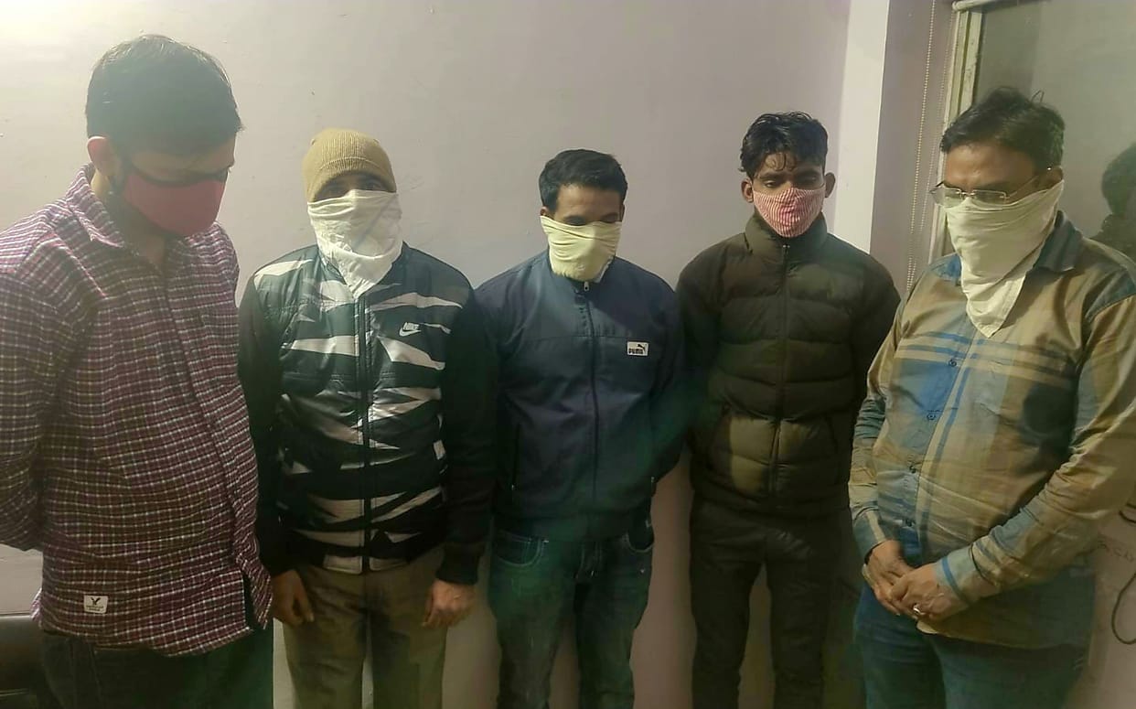 Prostitution was going on in spa center with shutters closed, 17 people including two managers caught