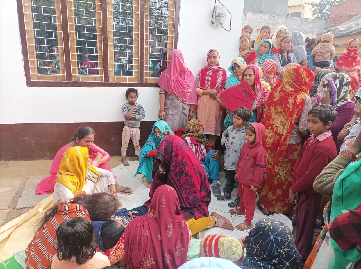 A young man committed suicide by killing his girlfriend in Naya Bans village.