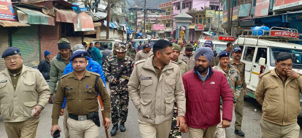 PAC and SSB jawans deployed in Dharchula city, conducted flag march