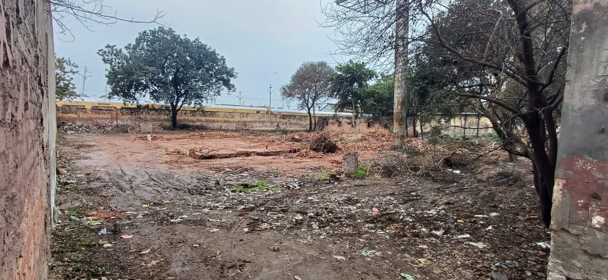 Railways demolished Kandam building, parking will be built here