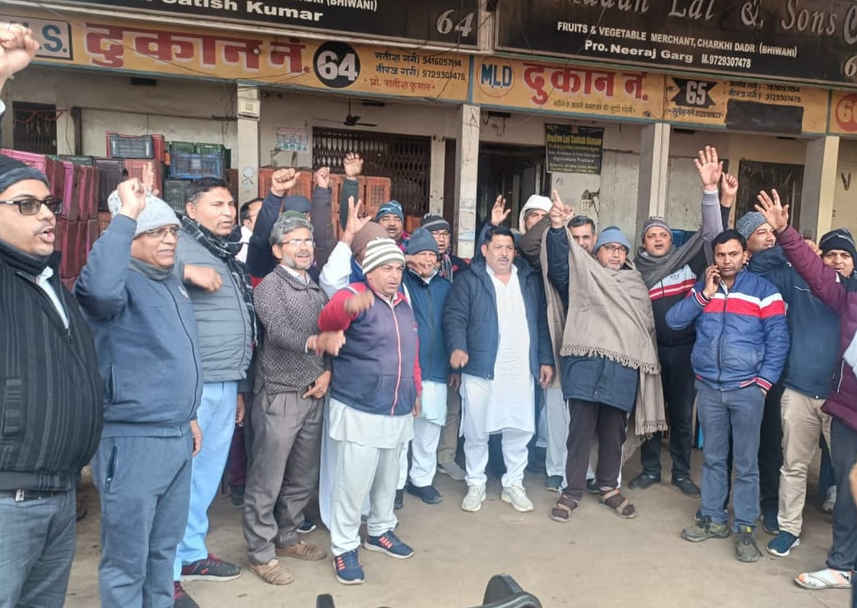 Vegetable market brokers raised slogans