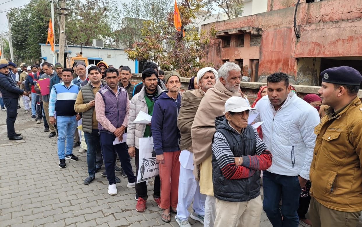 Threats to complainant, Home Minister handed over investigation to SIT