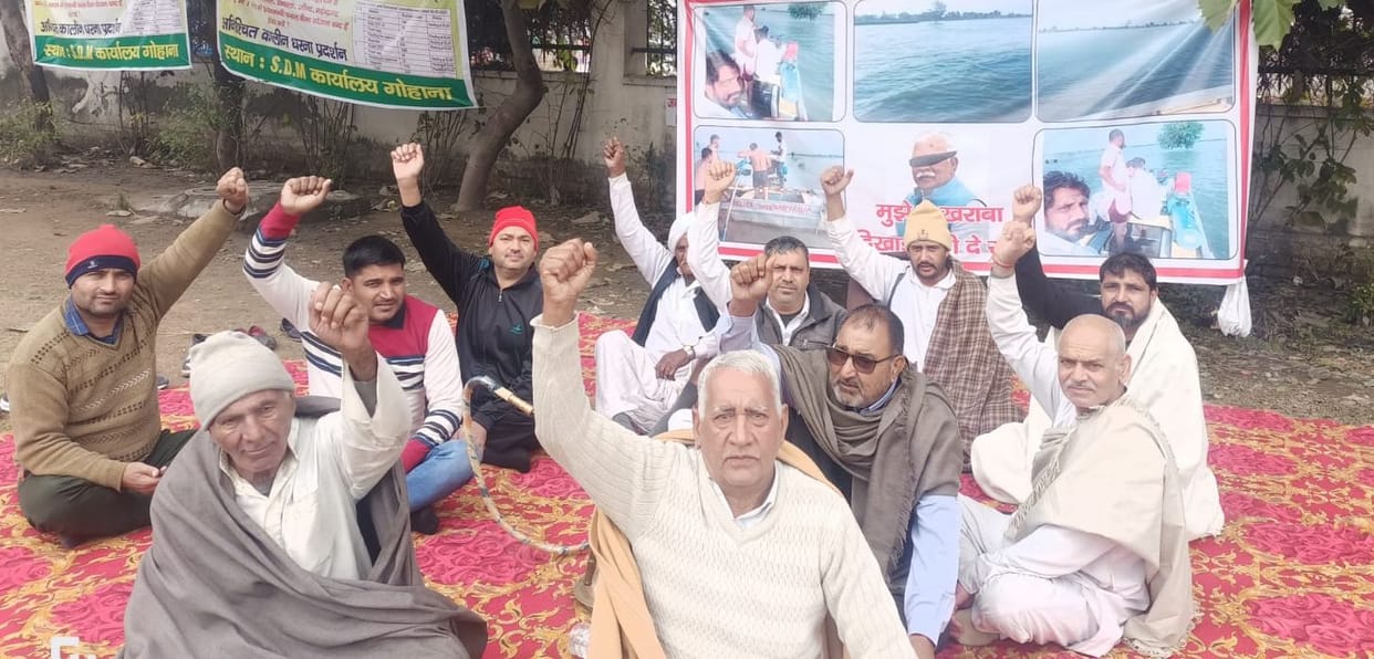 Farmers protest continues for not getting crop compensation