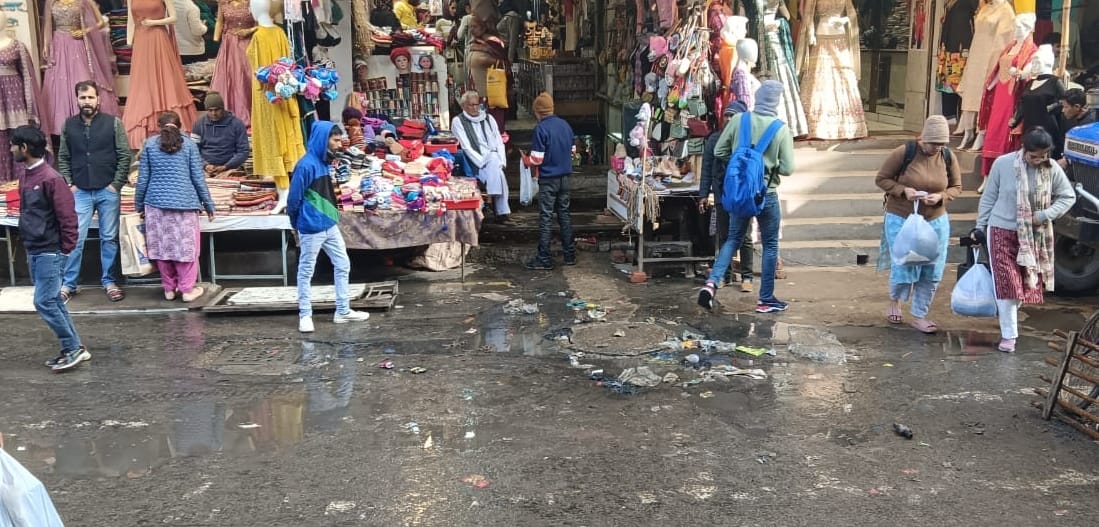 Shopkeepers and customers upset due to sewer overflow