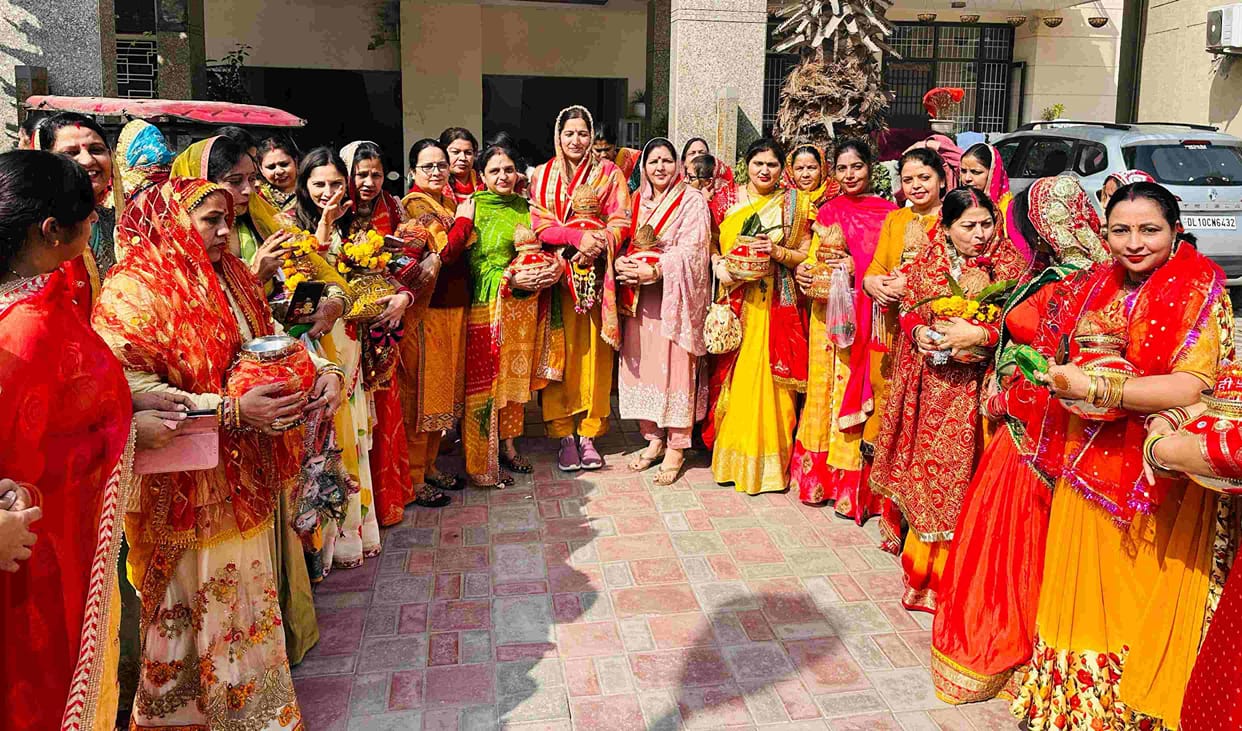 Kalash Yatra taken out on the launch of Shrimad Bhagwat Katha
