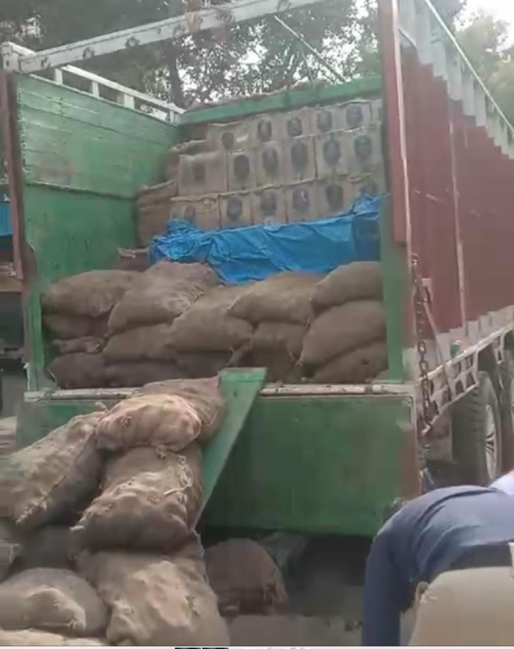 Liquor supplied under the guise of potatoes, 450 boxes recovered