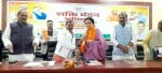 भाजपा के शक्तिवंदन कार्यक्रम में मुख्य अअतिथि का स्वागत करते भाजपा जिलाध्यक्ष