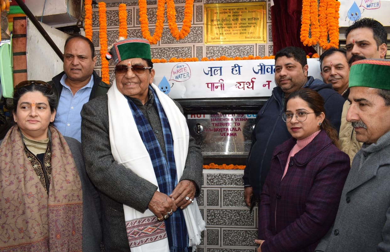 Minister did water filter in the city

Inauguration, mayor did not call