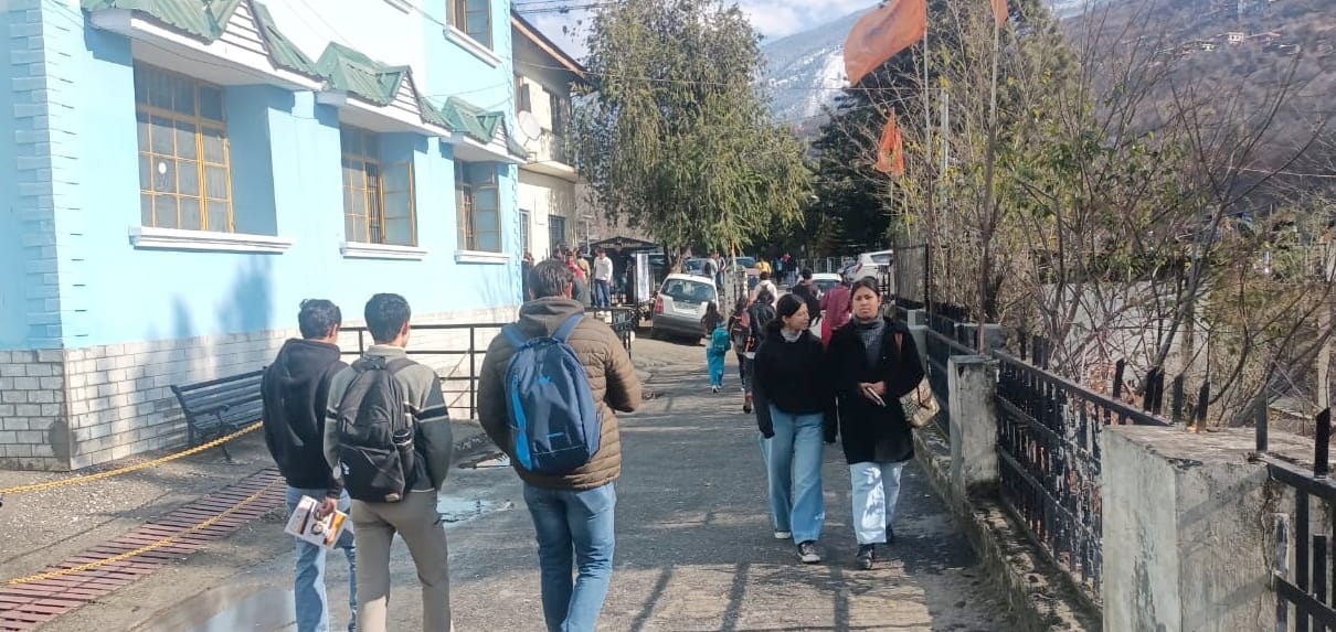 Students did not reach schools and colleges due to roads being blocked and buses not running.