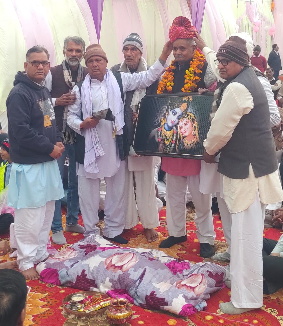 Donated one lakh rupees to the cowshed on the occasion of grandson's wedding ceremony.