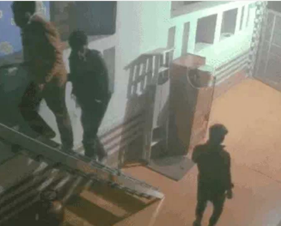 Cash and jewelery stolen by breaking locks of three houses