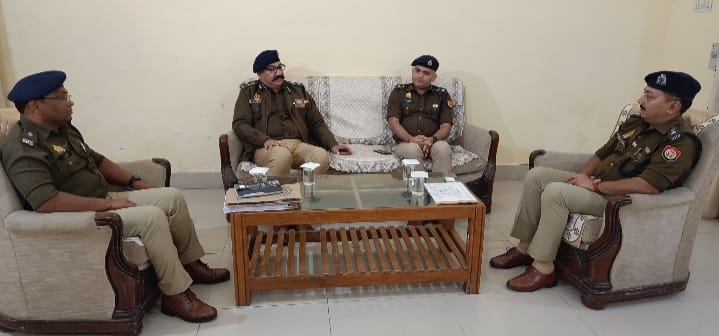 Officers should be alert to maintain peace: Meena