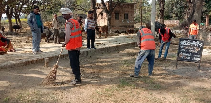 Nagar Panchayat removed encroachment from the land of taxi stand