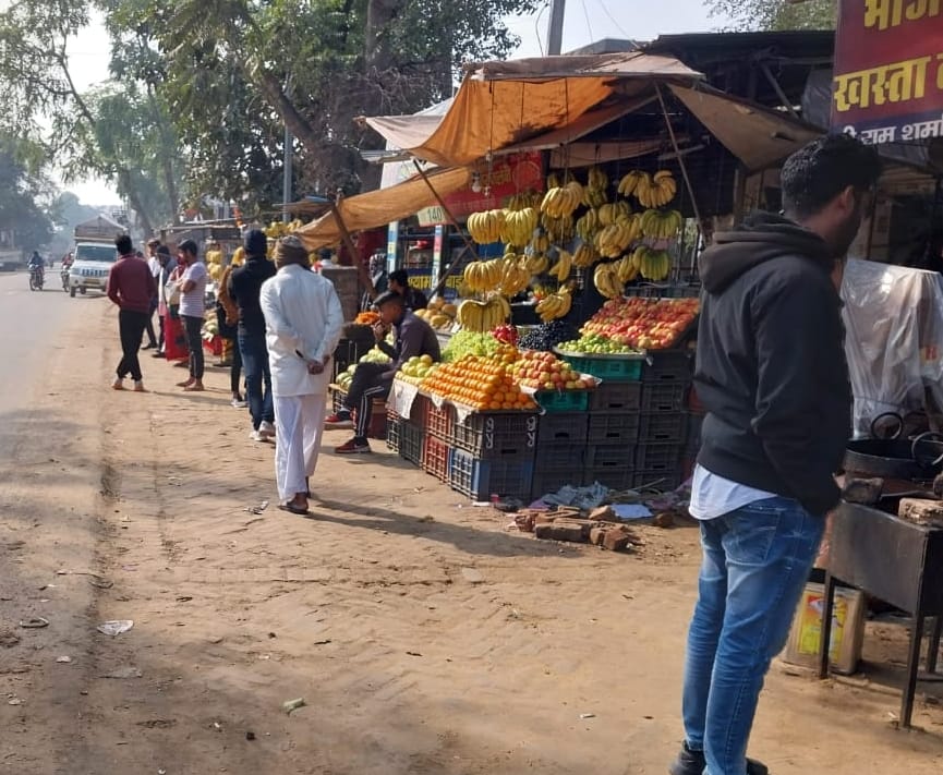 Common people upset due to increasing encroachment at Bhojawas bus stand