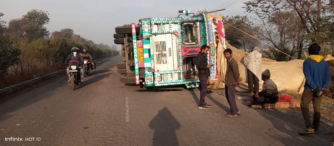 Truck overturned, driver-conductor injured