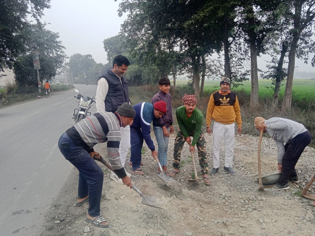 The villagers picked up shovels to avert the accident.