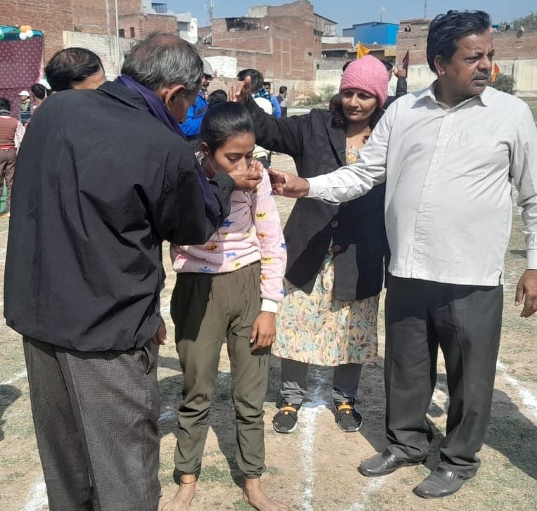 Made children run without shoes, two fell ill