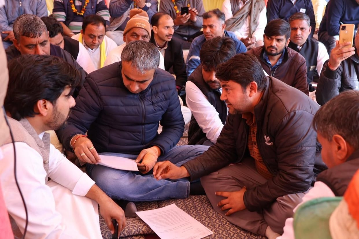 AAP Senior Vice President Anurag Dhanda's support to students protesting for employment