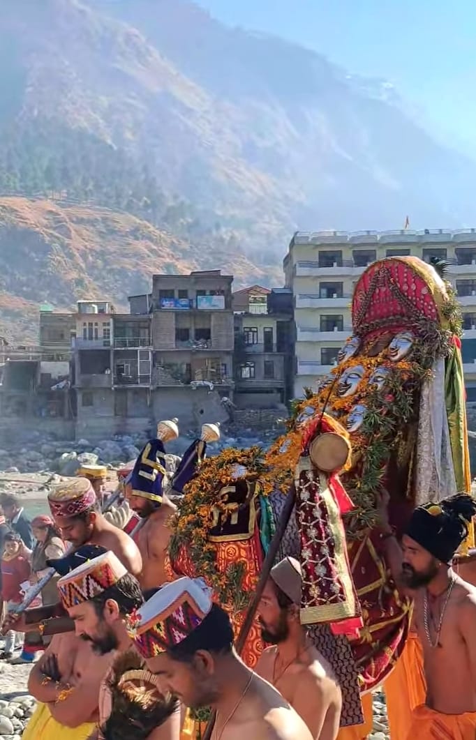 Deity Larain took royal bath in Jiya