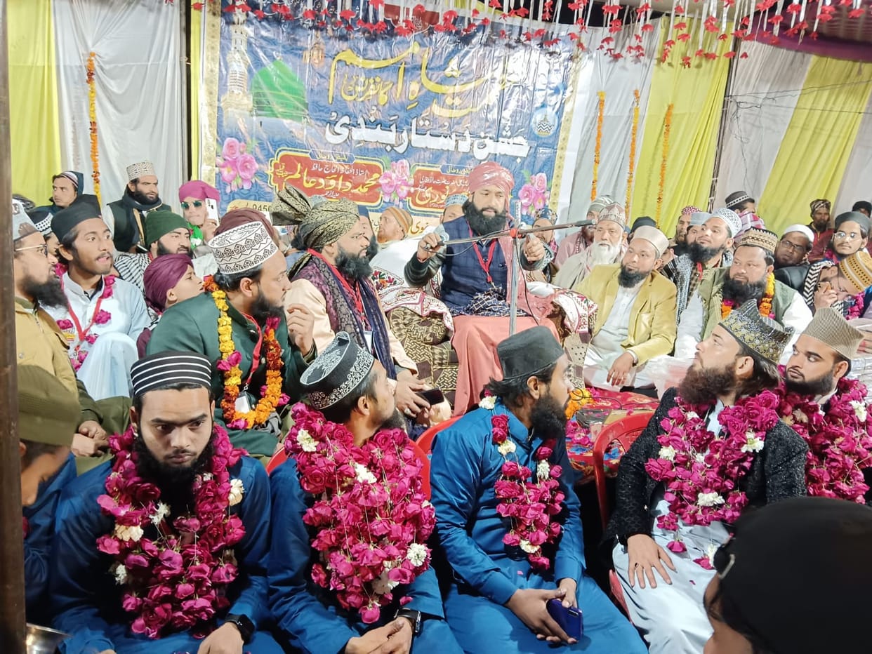 Dastarbandi issued to 17 students after completing their studies