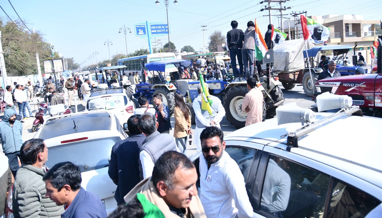 Farmers set up a concrete front for 5 hours on Rajgarh Road, officials said - will give insurance claim in 20 days