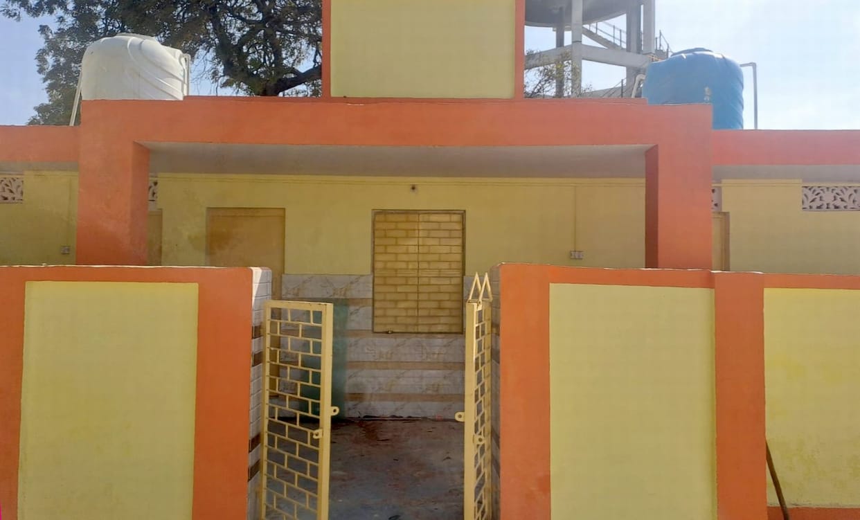 It is expected that the lock of the closed toilet of the district hospital will be opened soon.