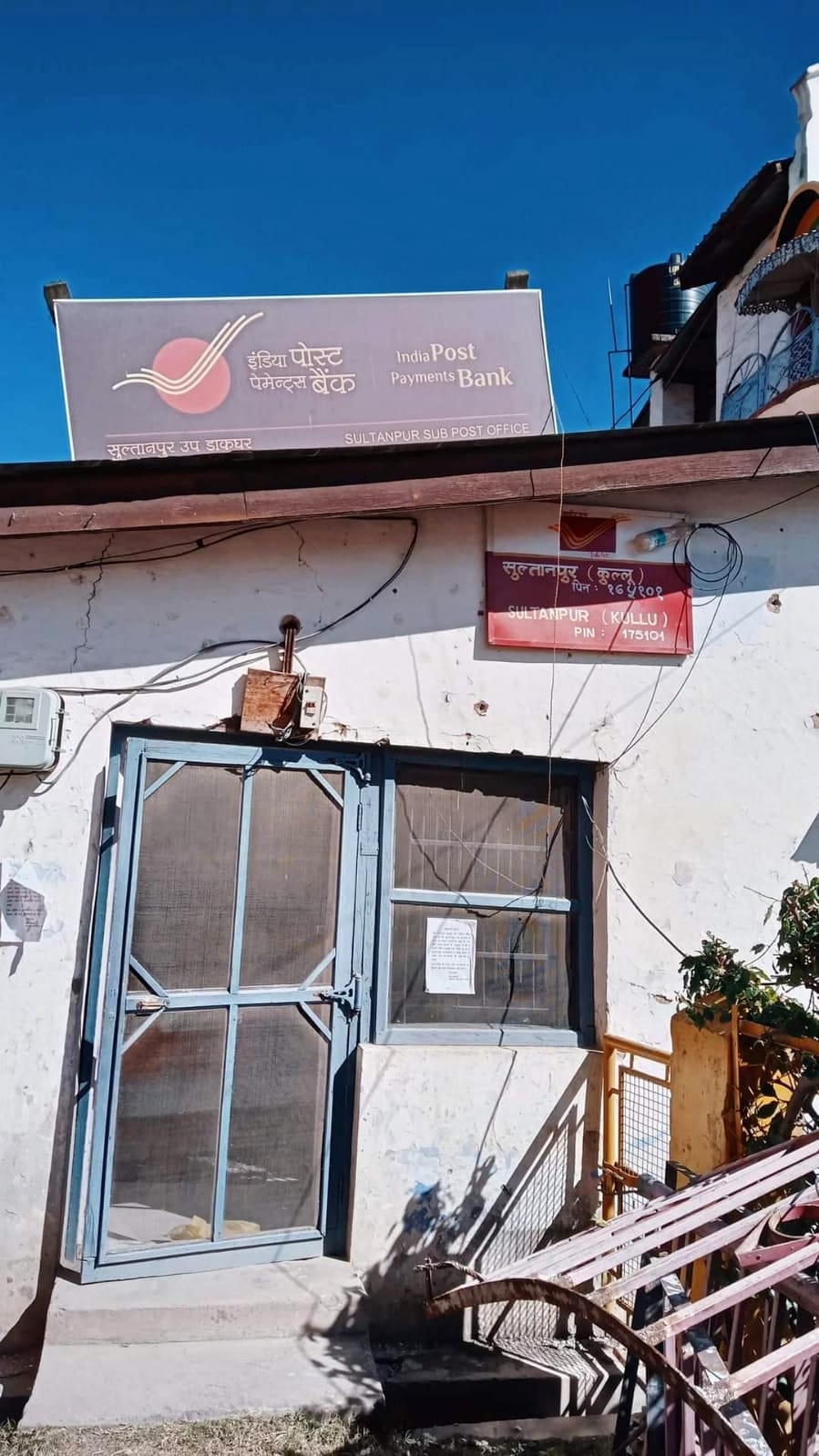 Embezzlement case: Consumers reaching sub post office to find out their hard earned money