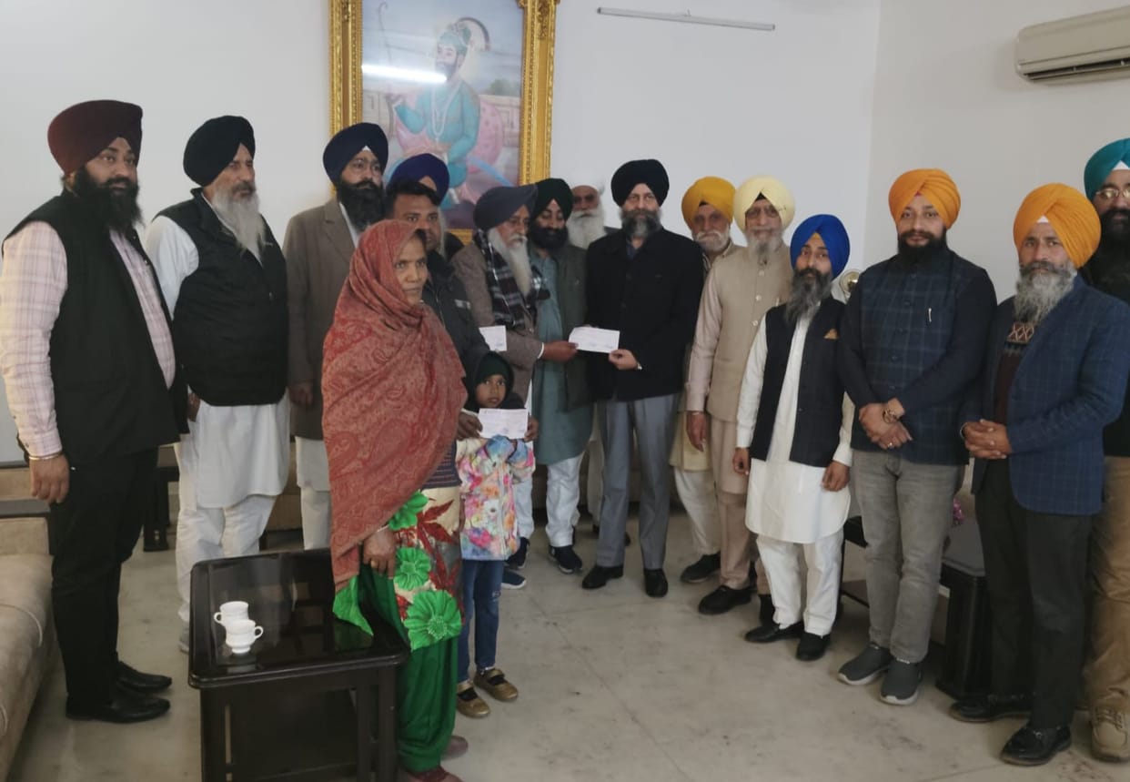 SGPC distributed checks worth Rs 1.75 lakh to needy families