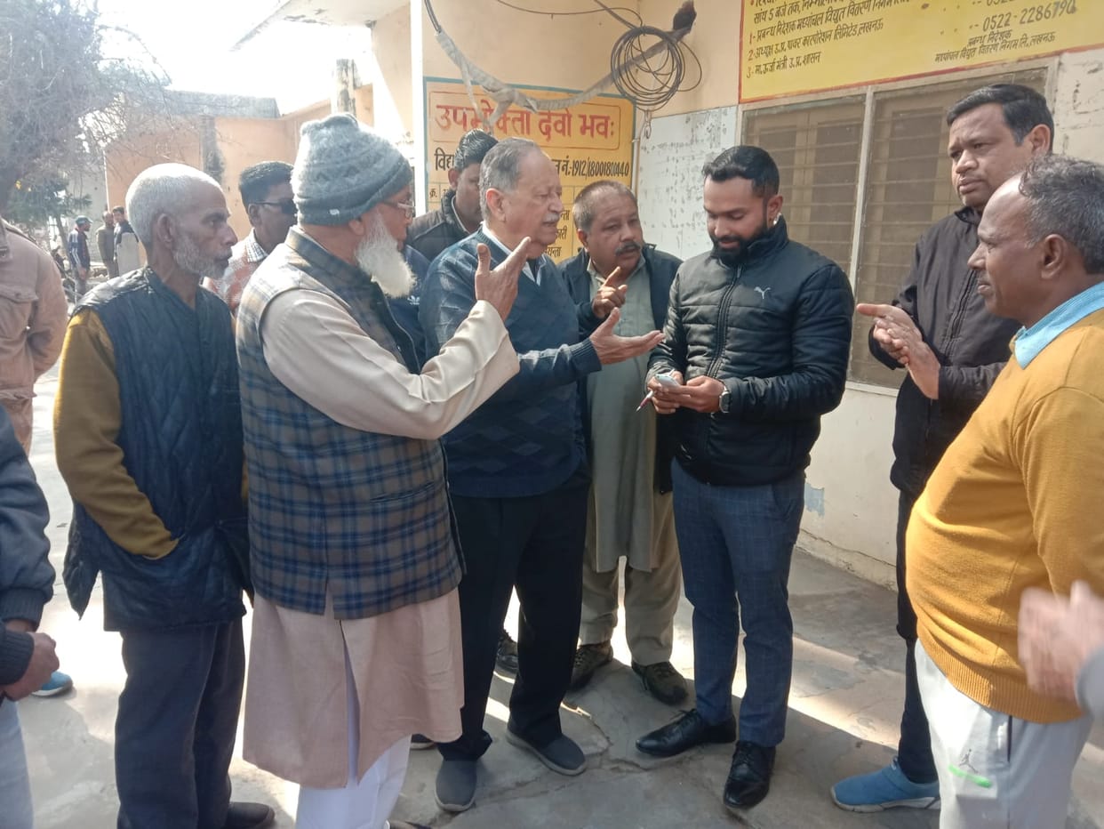 Demonstration of traders outside the Executive Engineer's office
