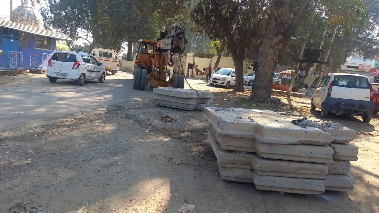 Blockade from link roads to highways Block