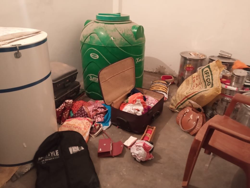 Three lakh rupees were stolen by breaking the lock of an abandoned house