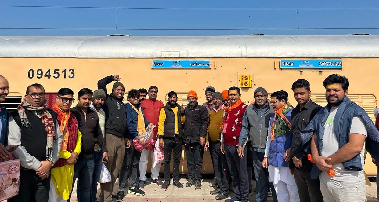 200 passengers left from Bhiwani in Hisar to Ayodhya train with chants of Jai Shri Ram.