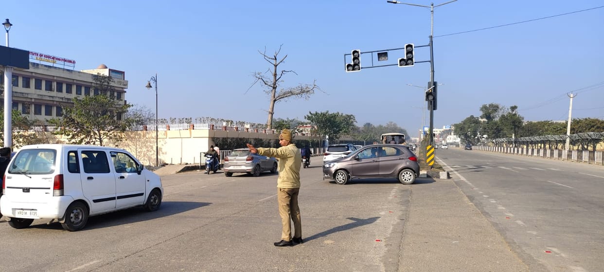 Traffic light closed in front of SD College, danger of accident