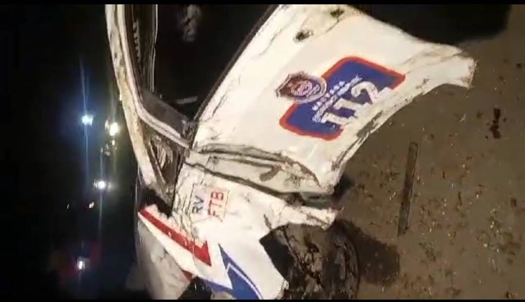 PCR crashes after hitting tree, two policemen injured