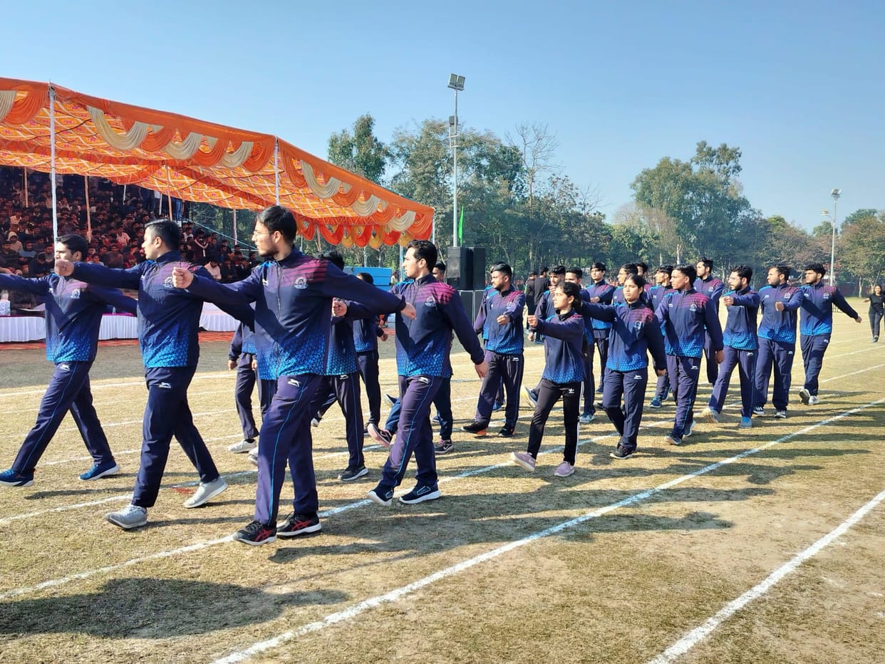 Janvi and Darsh won in three leg women's race competition