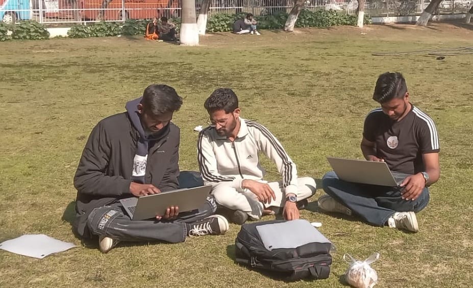 Cold wave continues to wreak havoc due to snowfall in hilly areas, relief brought by sunshine