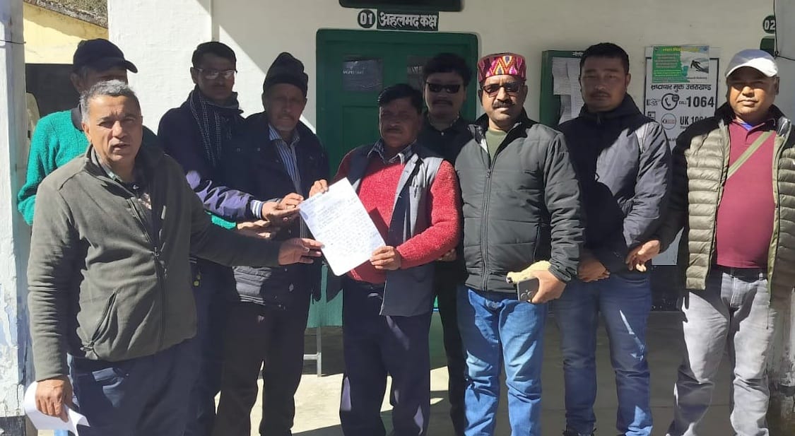 Protest against demolition of shops of tribal people