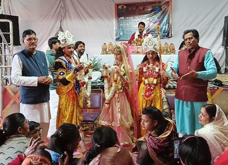 Beautiful tableaus of Ram-Lakshman and Sita were taken out