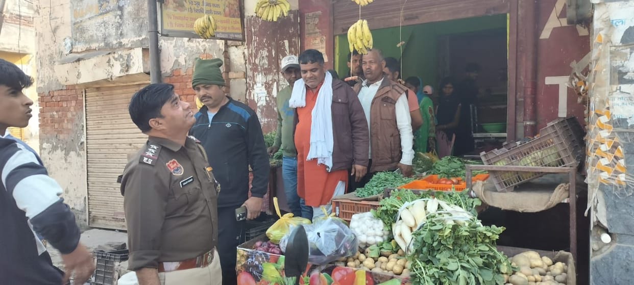 Thieves targeted three shops simultaneously, market remained closed in protest