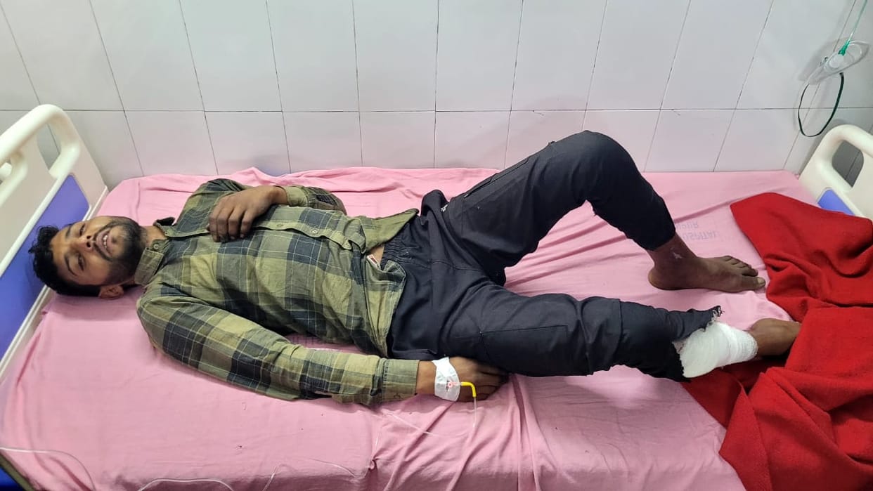 A criminal carrying a reward of Rs 25,000 was injured in the encounter.