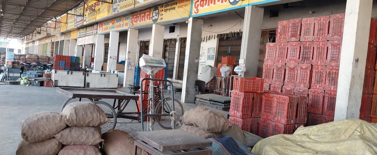 Charkhi Dadri: Vegetable market remained closed in protest against lump sum market fee payment law, business worth Rs 40 lakh affected
