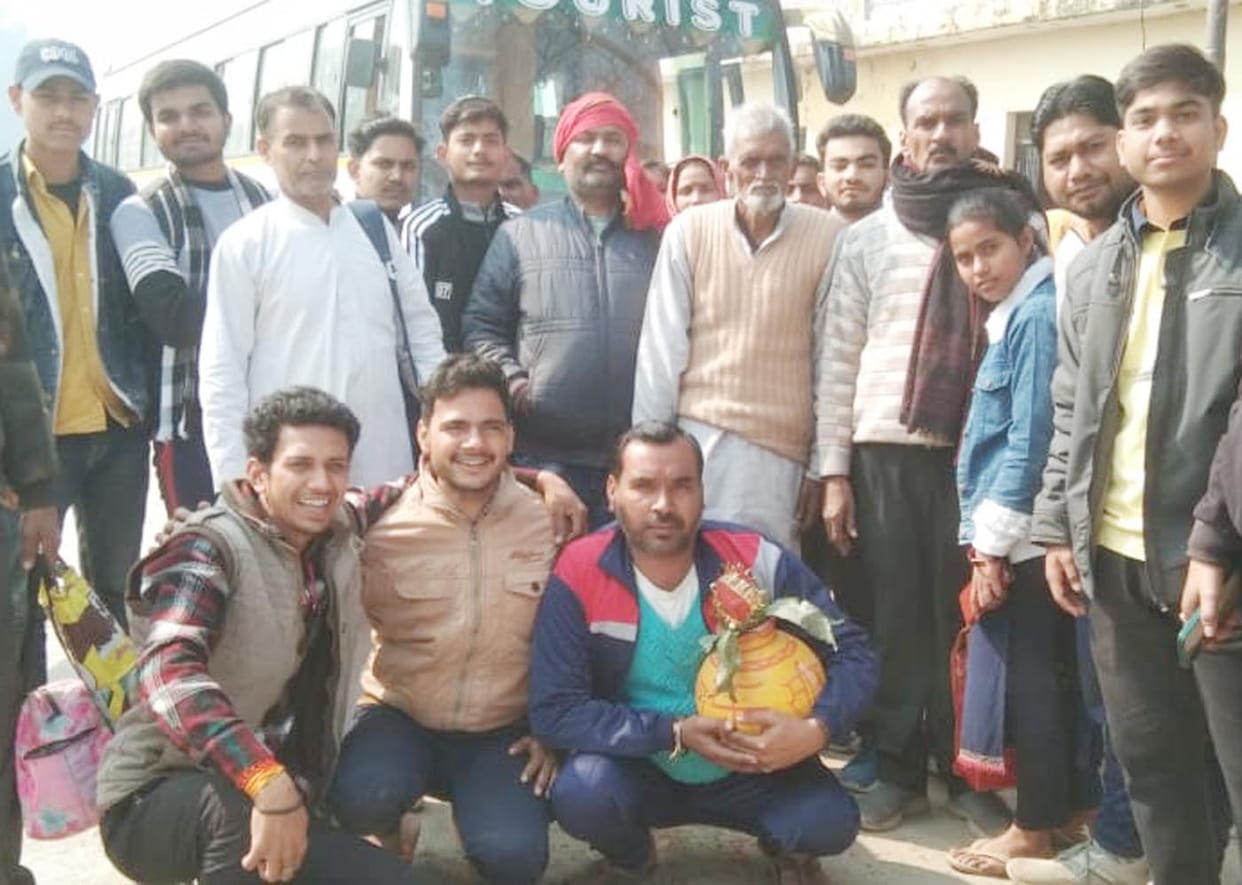 Argument over stopping bus to collect parking fee at Kachla Ghat