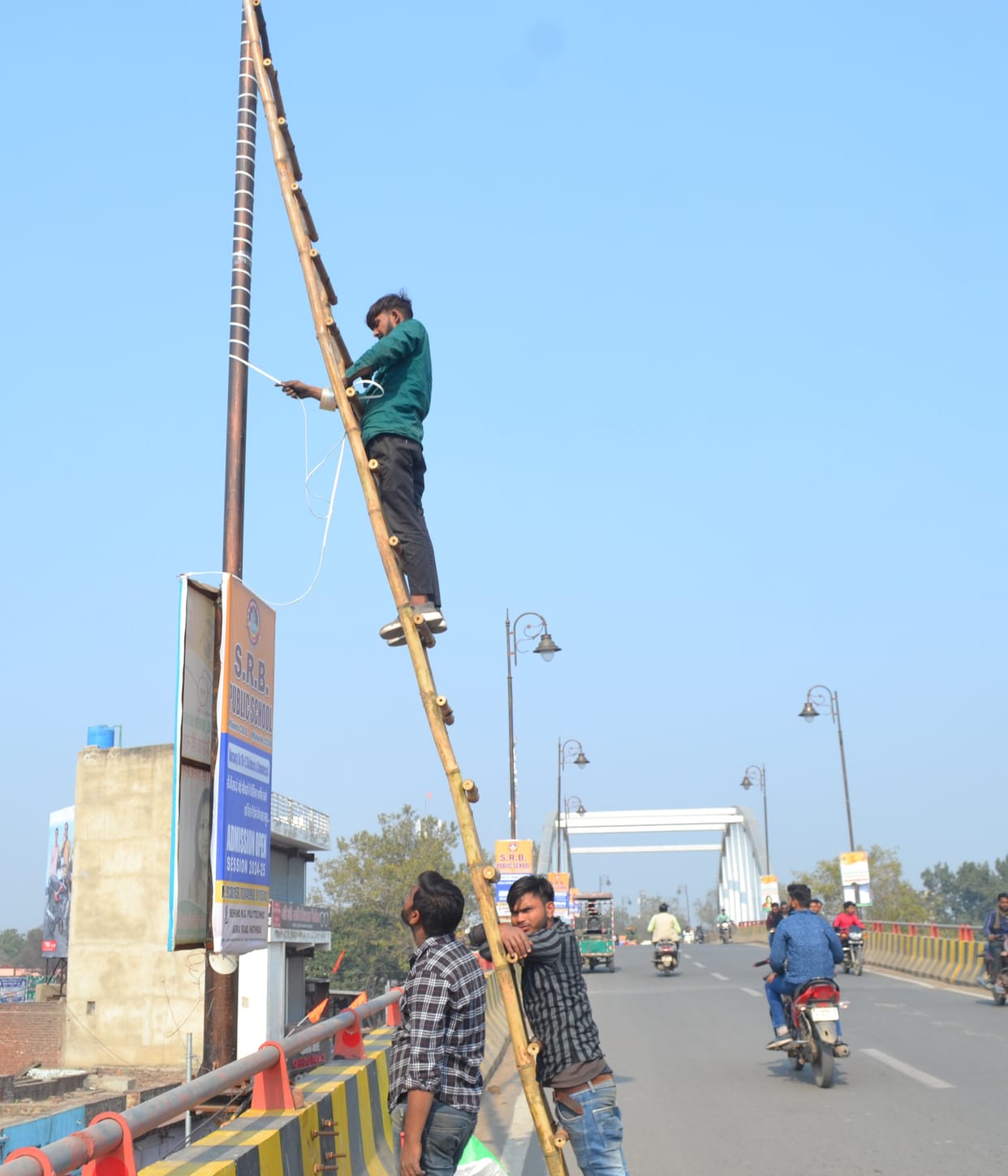 Pond intersection overbridge will be illuminated with LED lights
