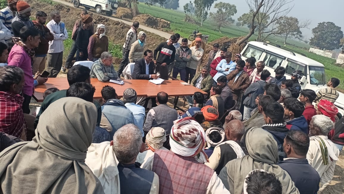 Villagers adamant on demand of water tank in Dariyapur