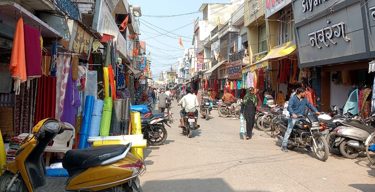 Footpath missing on JP Road, road narrowed due to encroachment
