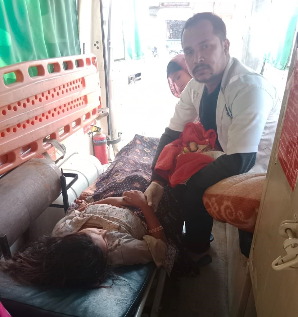 There was echoing noise in the ambulance, both mother and child were healthy