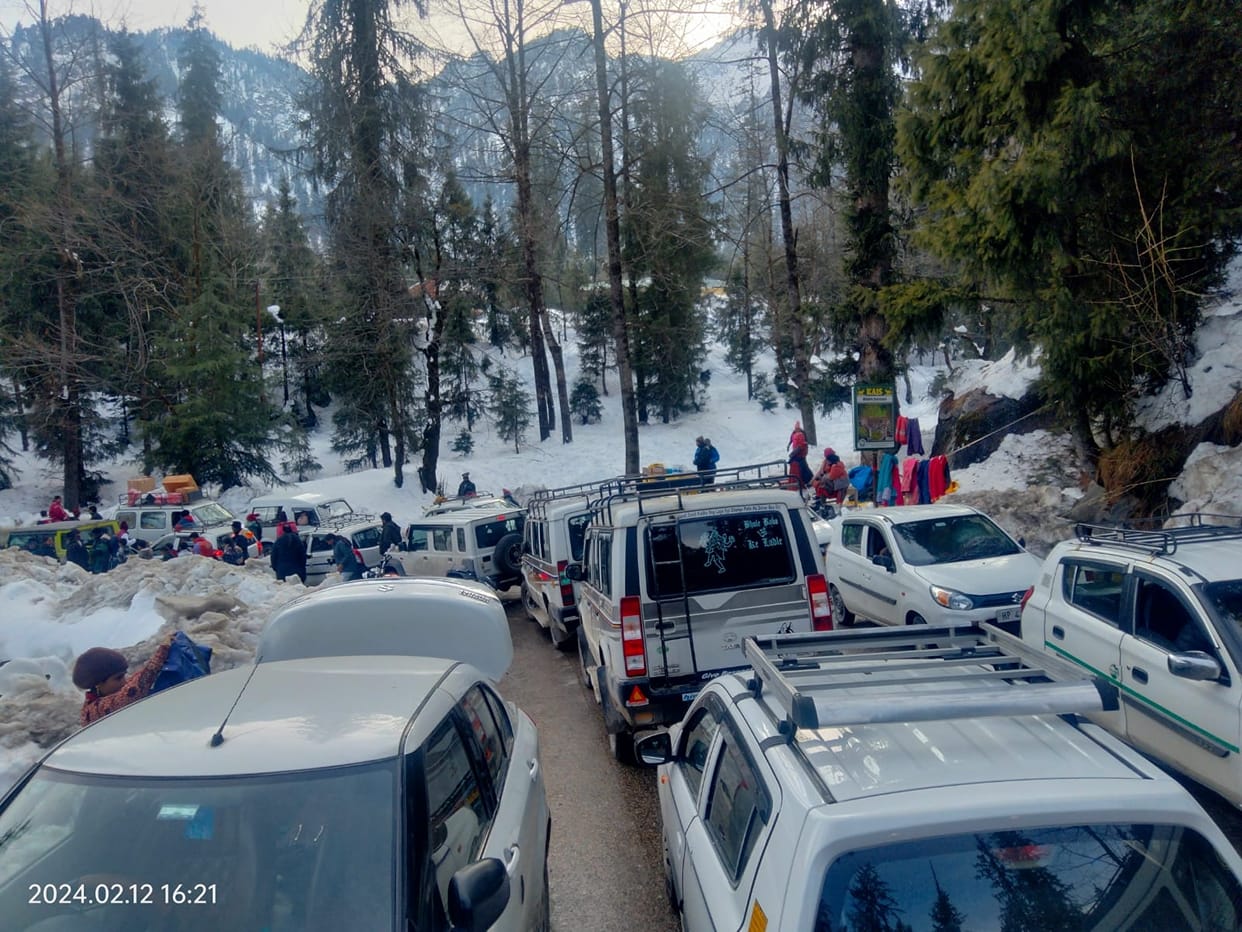 Vehicles sent to Solanganala, jam in Palchan