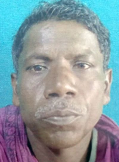 Tempo collides with a tree on the roadside, two laborers die