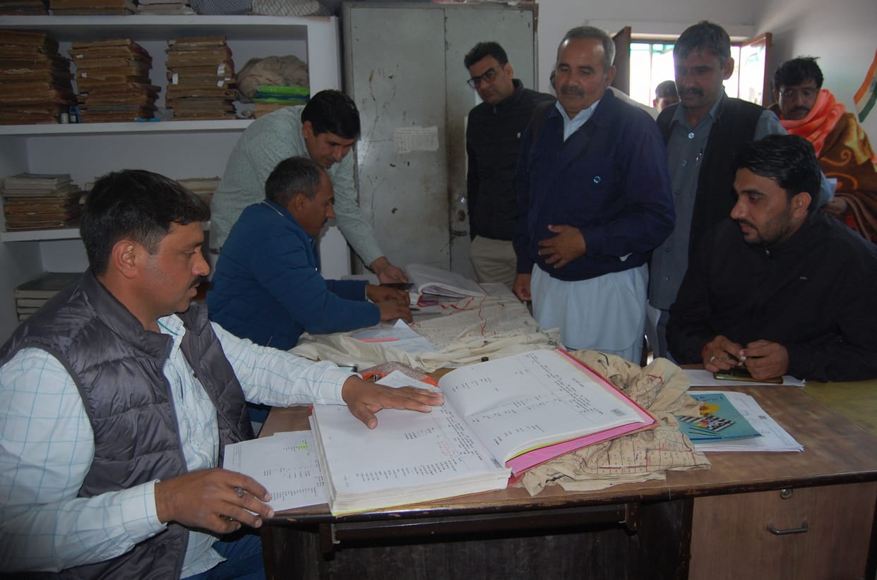 There was a crowd in the offices of Patwaris
