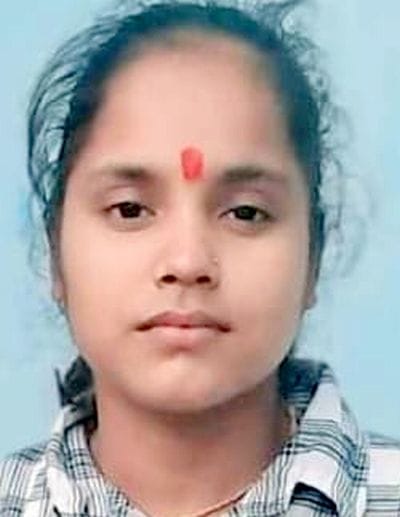 Teenager commits suicide by shooting himself with a pistol